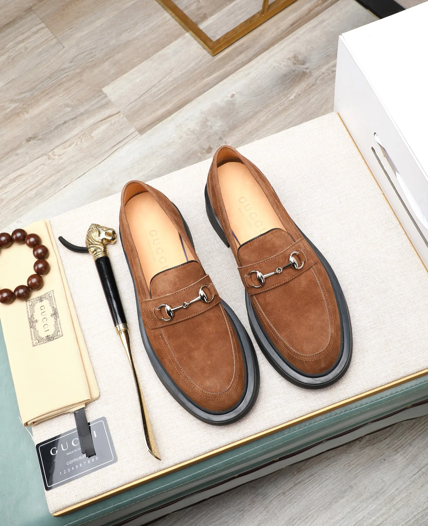 Men's shoes 💰520 (high-end, all cowhide) GUCCI high-end formal leather shoes, original imported fabrics from Italy, cowhide lining, original hardware. I believe you will be struck by it from the first moment you see it. The avant-garde atmosphere can no longer fully interpret its elegance. AAA grade rubber outsole, super comfortable. The original counter last guarantees its original version and quality. The simple upper ensures its comfort and breathability. A pair of truly good shoes has its own unique soul, famous quality, regular size 38-44 (45 customized)